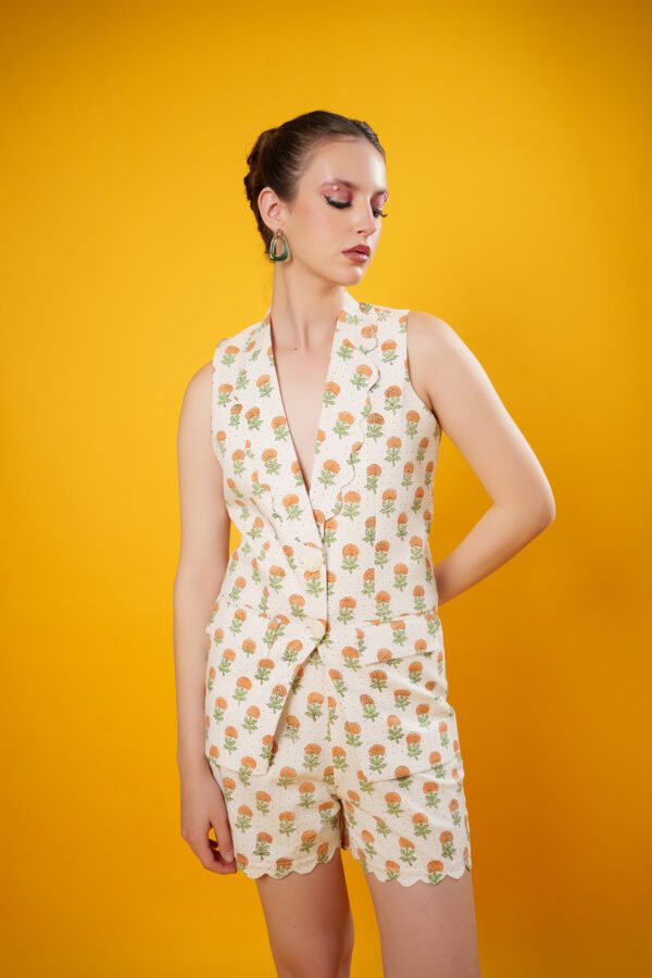 close up view of peachy set