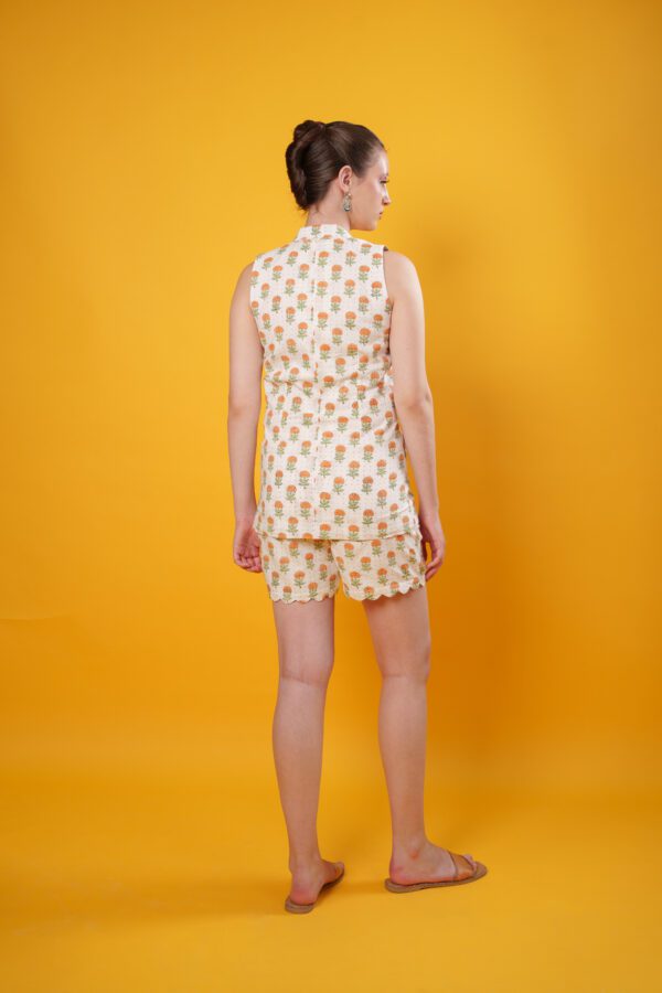backside of peachy set