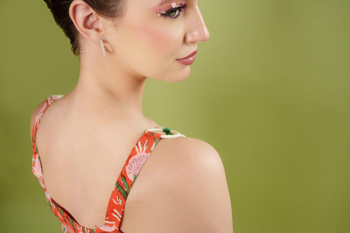 top angle of amber set and shoulder detail