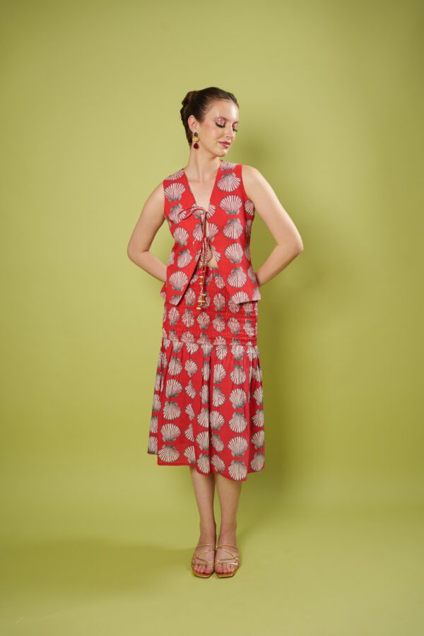 Concha Set full length model looking left