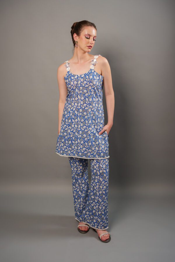 sapphire set full length model looking right