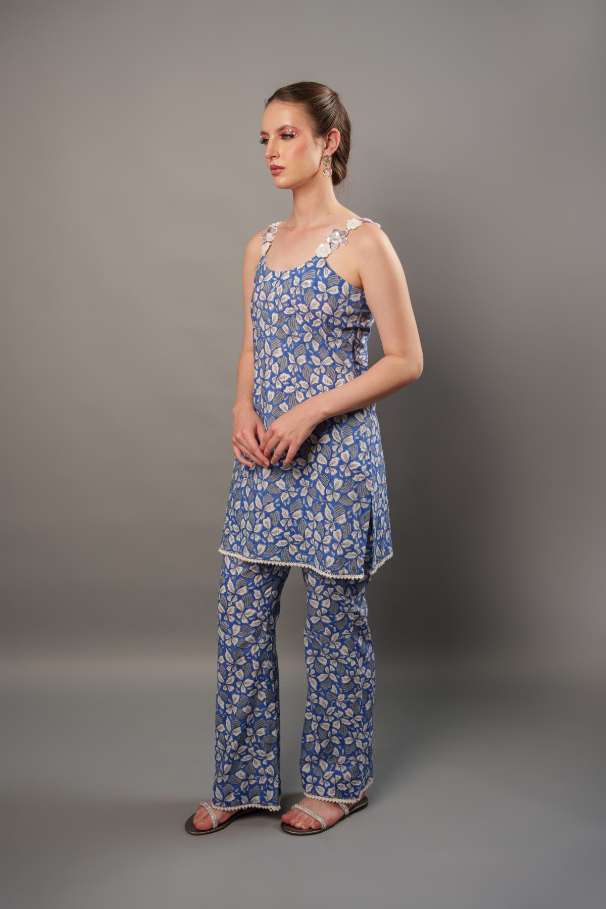 Sapphire Set full length, rightside