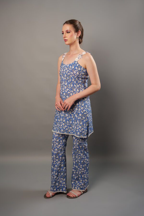 Sapphire Set full length, rightside