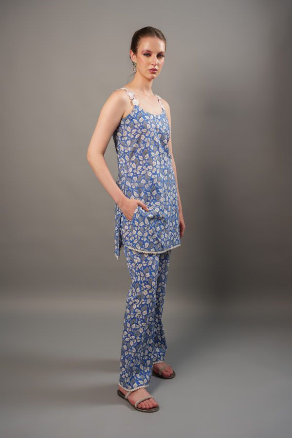 Sapphire Set full length, leftside
