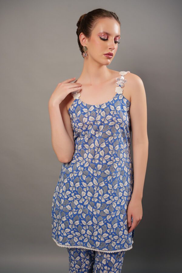 sapphire set kurta and lace shoulder detail