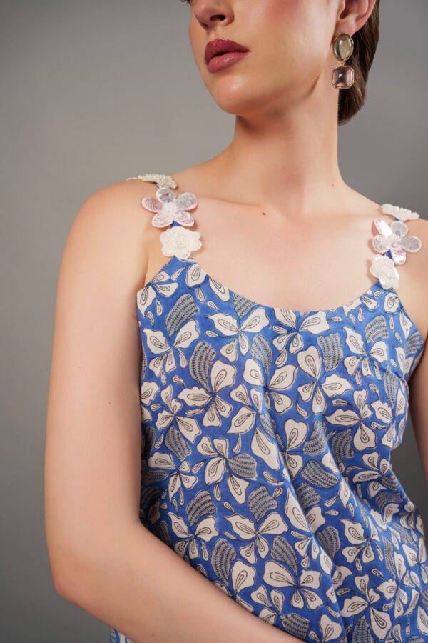 sapphire set kurta's lace details