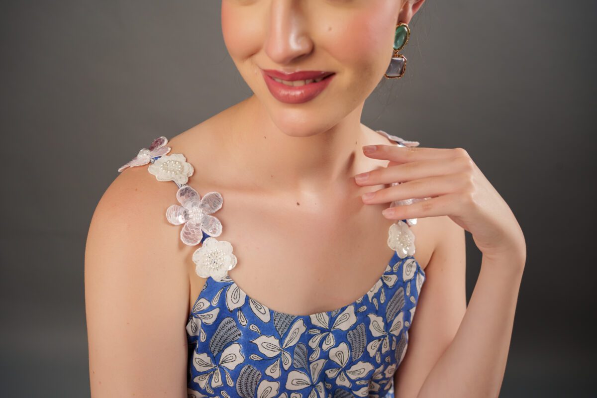 sapphire set kurta and shoulder detail