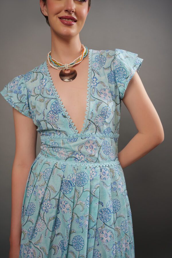Icy Dress Neck Details