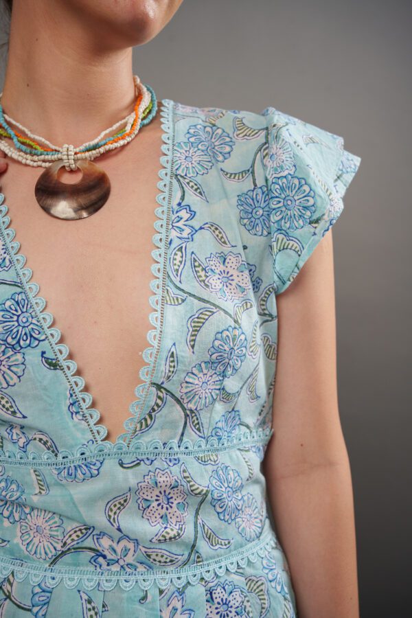 Icy Dress zoomed in Neck Details