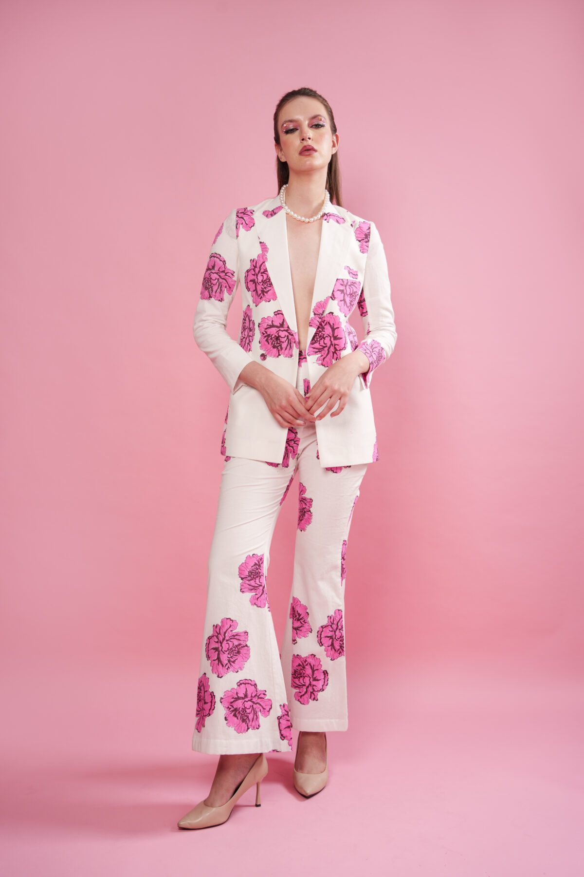 Blush Set full length frontside, with hands in the front