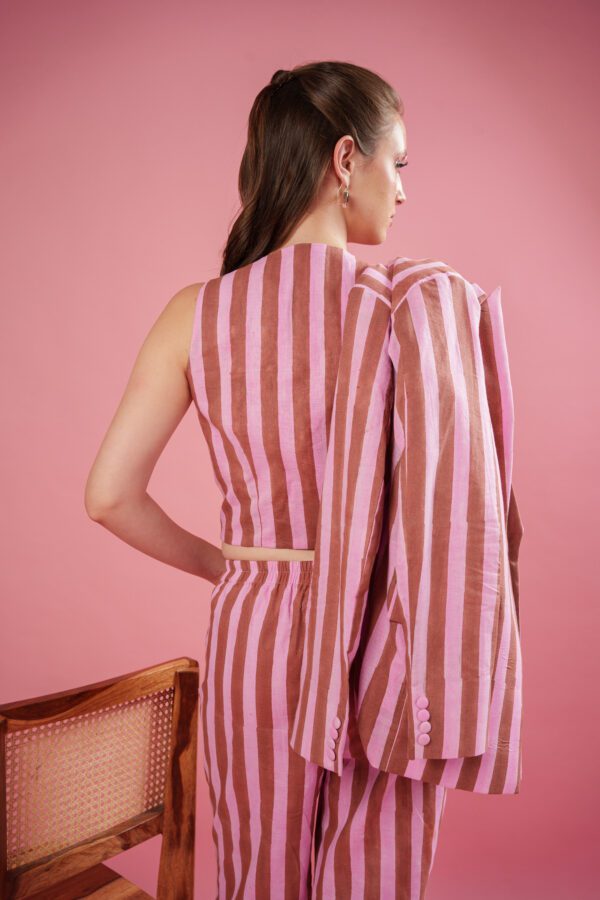 Rosewood set backside blazer on shoulder